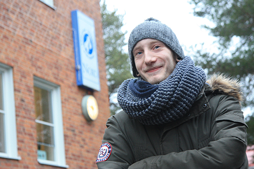 Hoitoala veti puoleensa ravintola-alan työntekijää ”Voin hyvin kun saan auttaa”