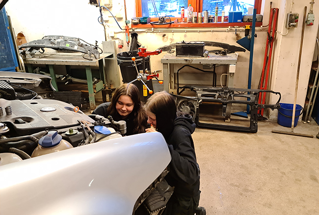 Teema: Lukio-ohjelma valinta - Ajoneuvo- ja kuljetuslinja