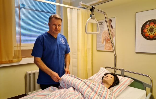 Grundexamen öppnar upp möjligheten att fortsätta inom vårdyrket