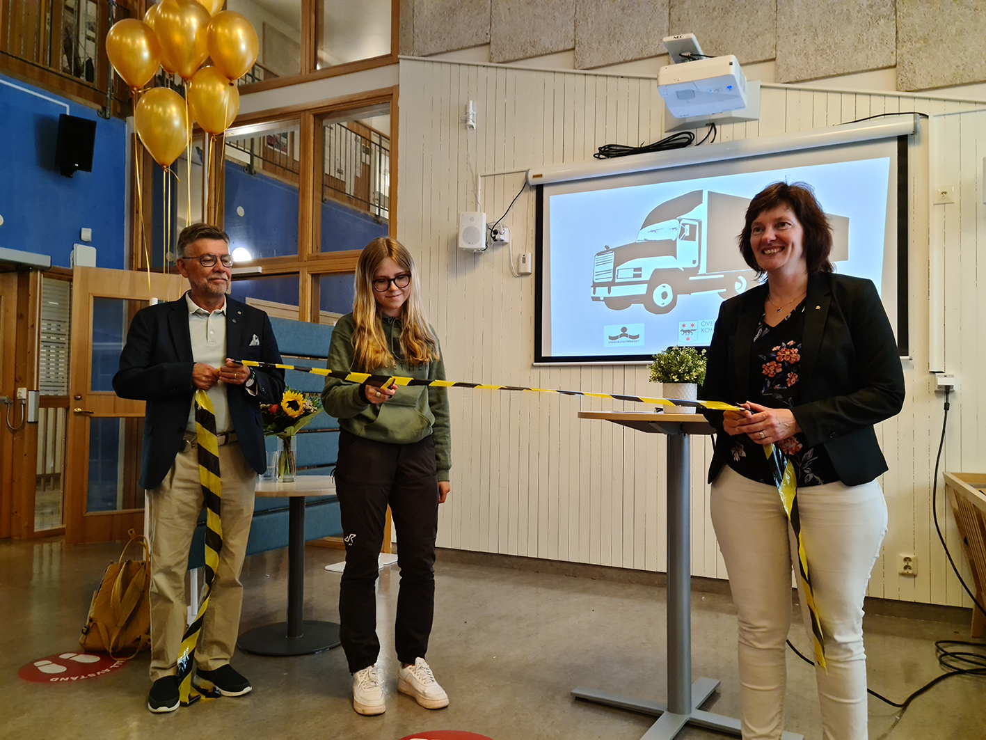 Högtidsdag för ungdomarna när transportinriktningen invigdes